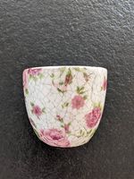 Dekorativer Blumentopf mit Blumenmuster