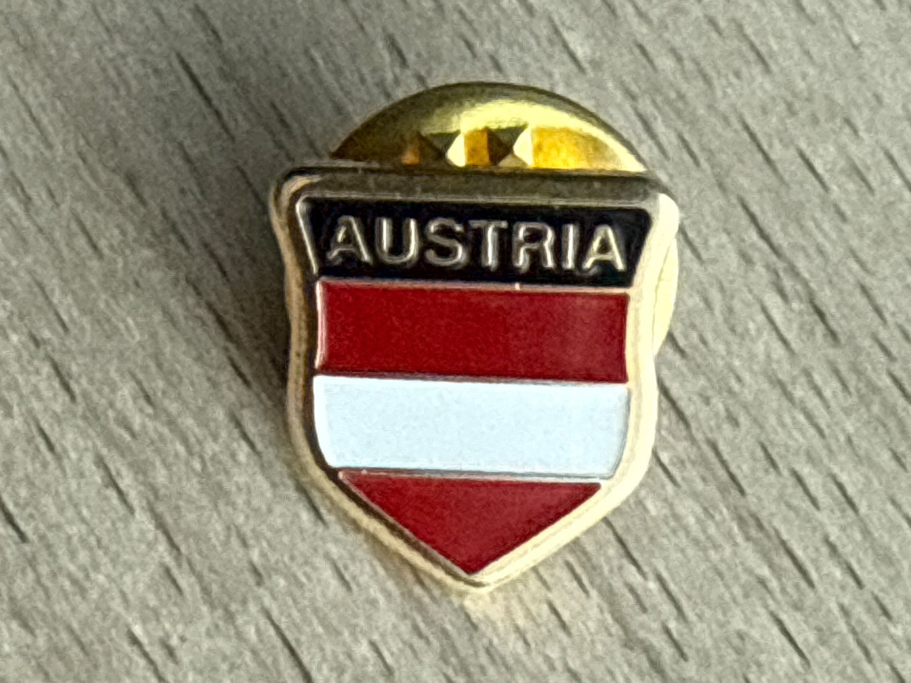 Plaketten & Abzeichen: Pin Austria Wappen – Gebraucht aus Glattbrugg von Schweigmatt