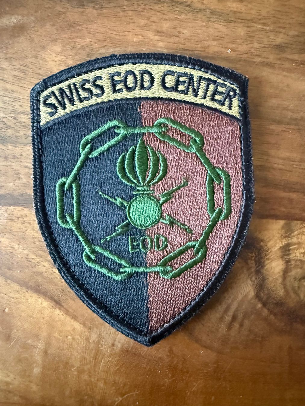 Armée suisse Plaquettes & Badges: Patch velcro Armée XXI - EOD Centre – D'occasion à La Tour-de-Peilz par laurent1979