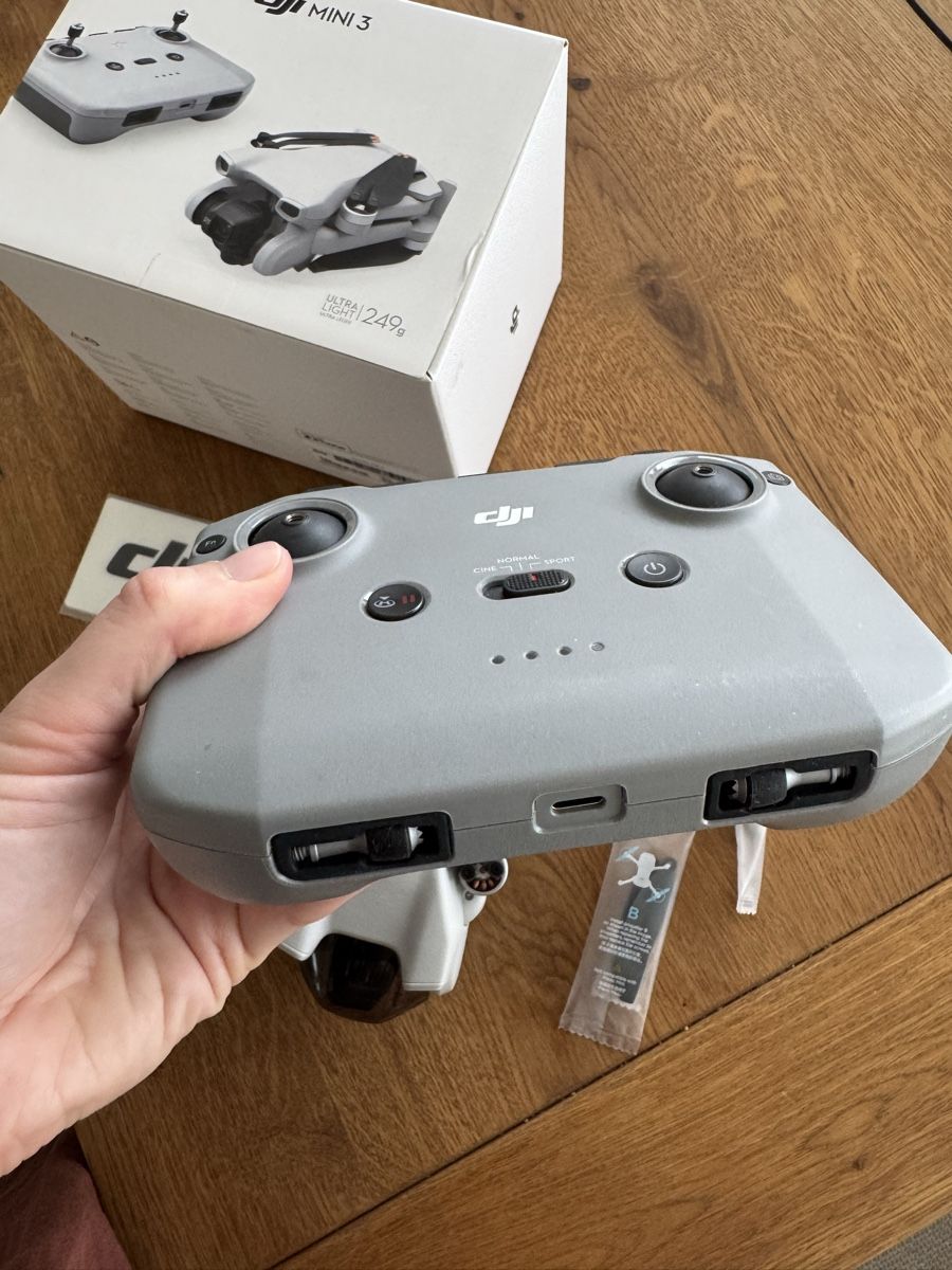 DJI Modellismo RC: DJI Mini 3 mit 2 Akkus, Controller, Zubehör, DJI Box – Usato da Mannenbach-Salenst venduto da nic_5l27 4