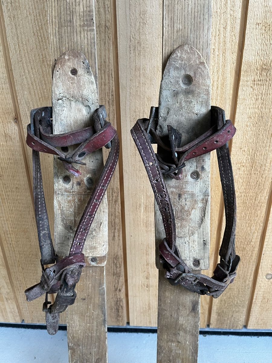 Sci: Vintage Holz Ski mit Lederbindung, Deko, Sammlerstück – Usato da Winkel venduto da Tongabonga 7