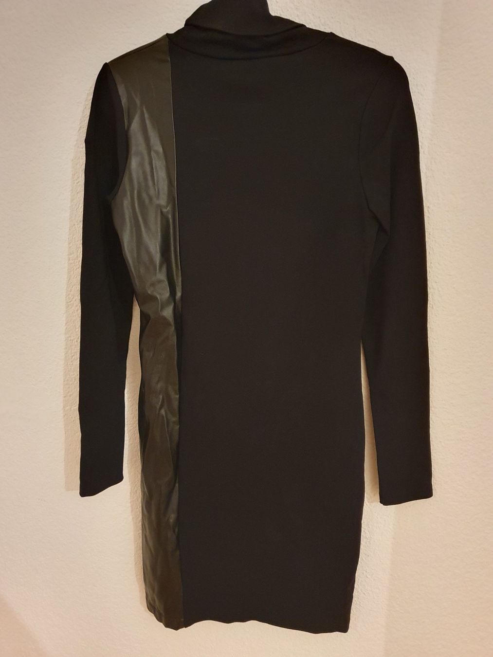 Kleider: Conleys black Rollkragen Kleid, schwarz, Gr. S mit Leder – Neu (gemäss Beschreibung) aus Heinrichswil von sabi2809