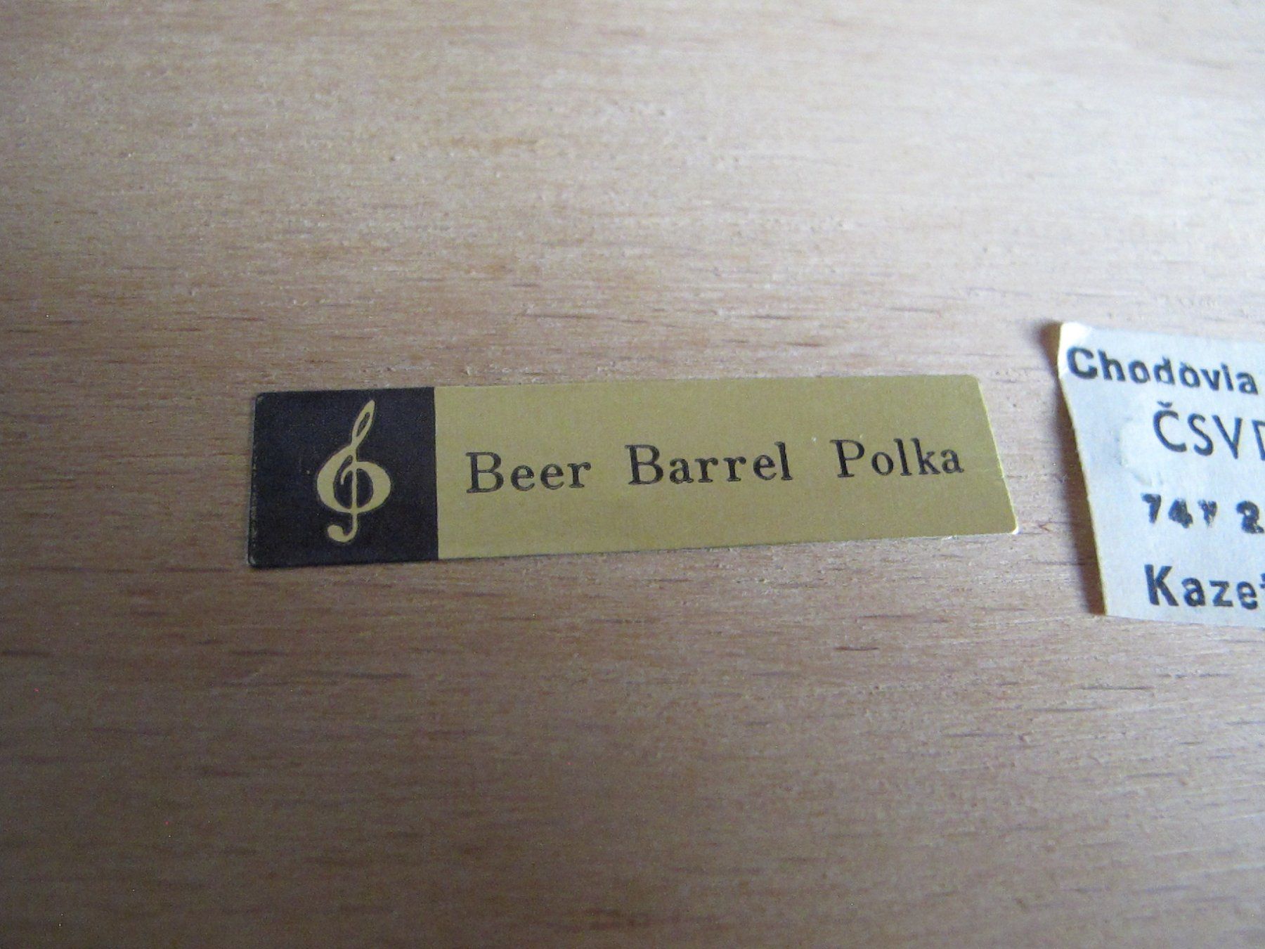 Barattoli: Holzkästchen mit Blumenmuster, Melodie "Beer Barrel" – Usato da Löhningen venduto da Chimae67 2
