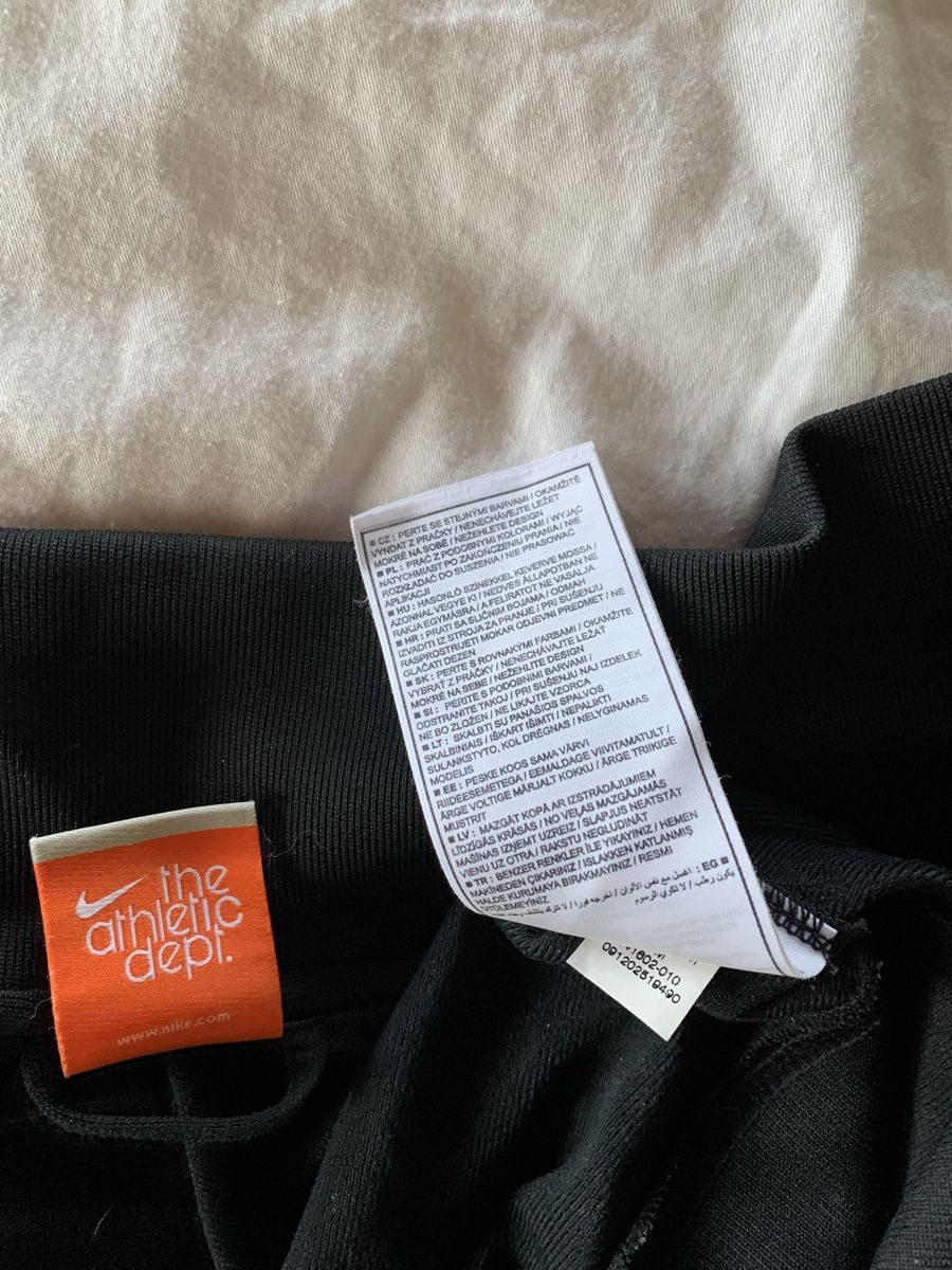 Nike Giacche: Vintage Nike Trainerjacke, Gr. M – Usato da Egg b. Zürich venduto da ohtannenbaum 3