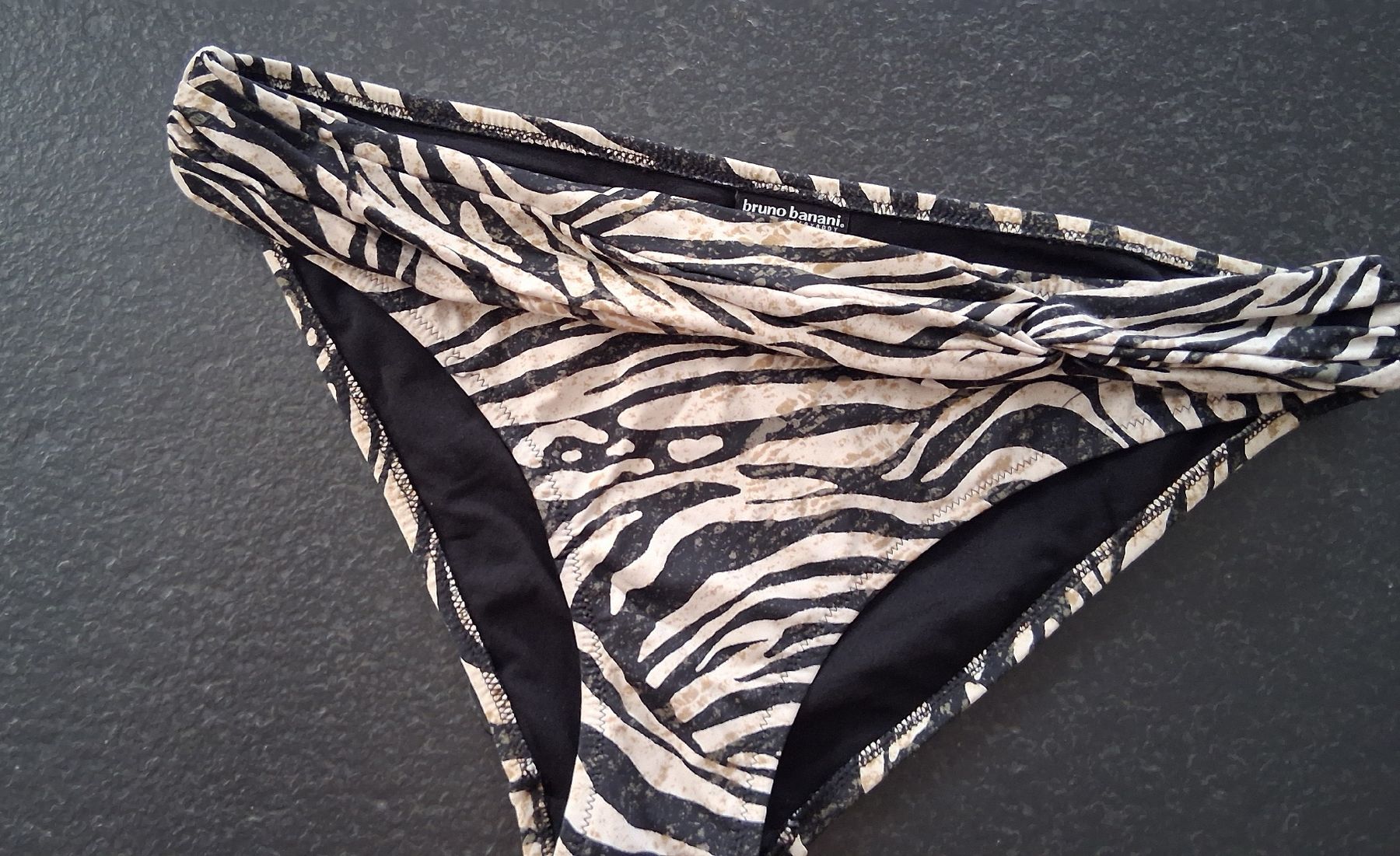 Bruno Banani Costumi da bagno & Bikini: Zebra-Muster Bikini-Hose von Bruno Banani Gr. 36 – Usato da Möhlin venduto da Chicco19