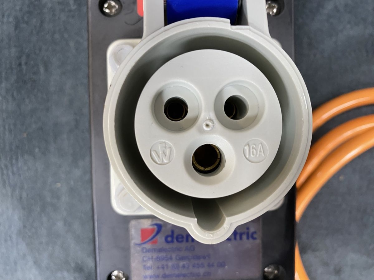Alimentazione elettrica: Demelectric  Stromverteiler Typ 820 – Usato da Hägglingen venduto da Karin0802 4