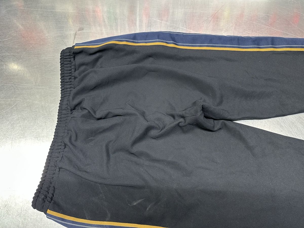 Fred Perry Pantaloni: Fred Perry Trainingshose schwarz – Usato da Schwende venduto da weesli 6