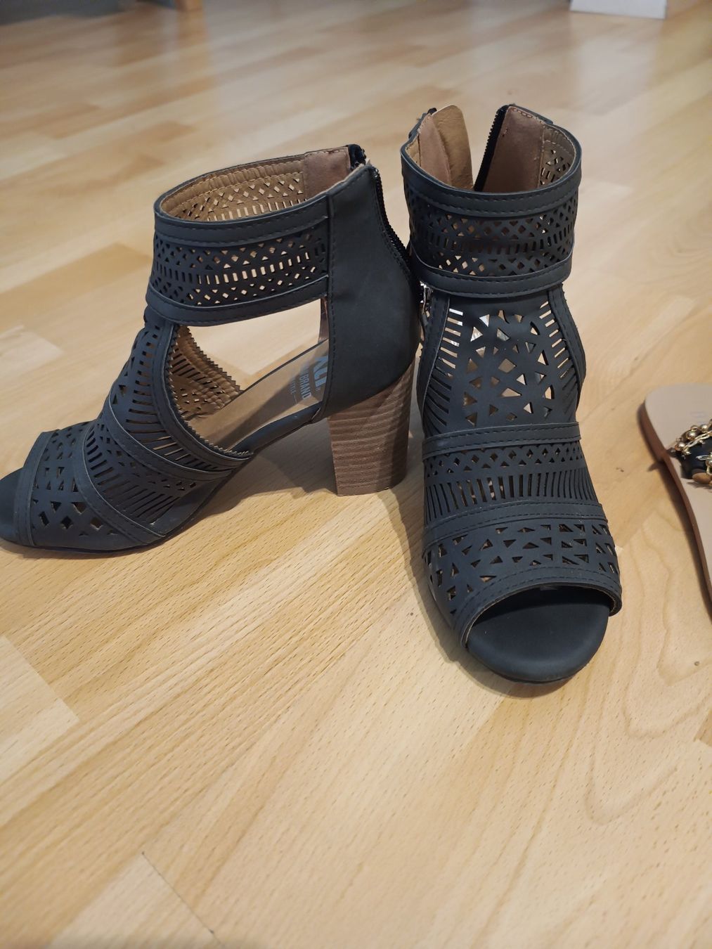 Tamaris Scarpe da donna: 2 Paar Sommerschuhe 36/37 – Usato da Pfäffikon SZ venduto da Elendir