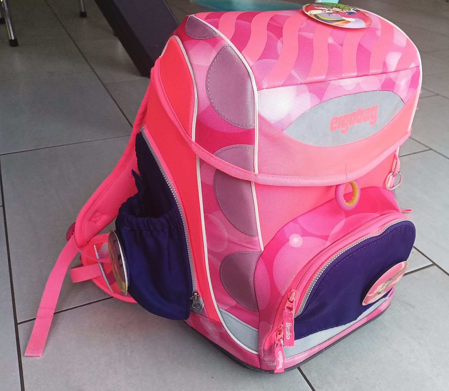 Ergobag Borse & Zaini: Ergobag Schulthek Pink Einhorn mit viel Zubehör – Usato da Madetswil venduto da B-Ti 2