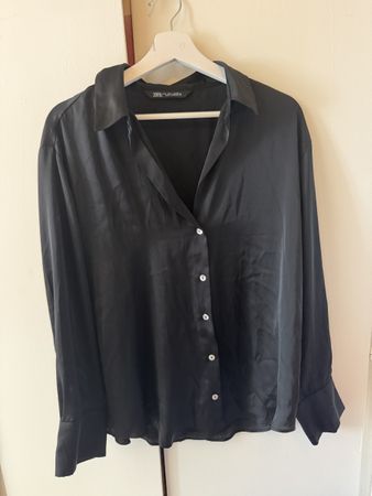 Zara Bluse schwarz Satin Optik Grösse L guter Zustand