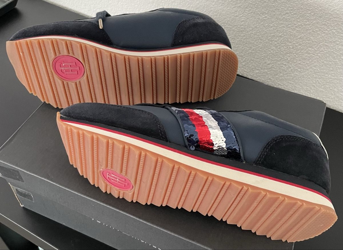 Tommy Hilfiger Chaussures femmes: Baskets Tommy Hilfiger   – D'occasion à Villars-le-Grand par Scaoli 3