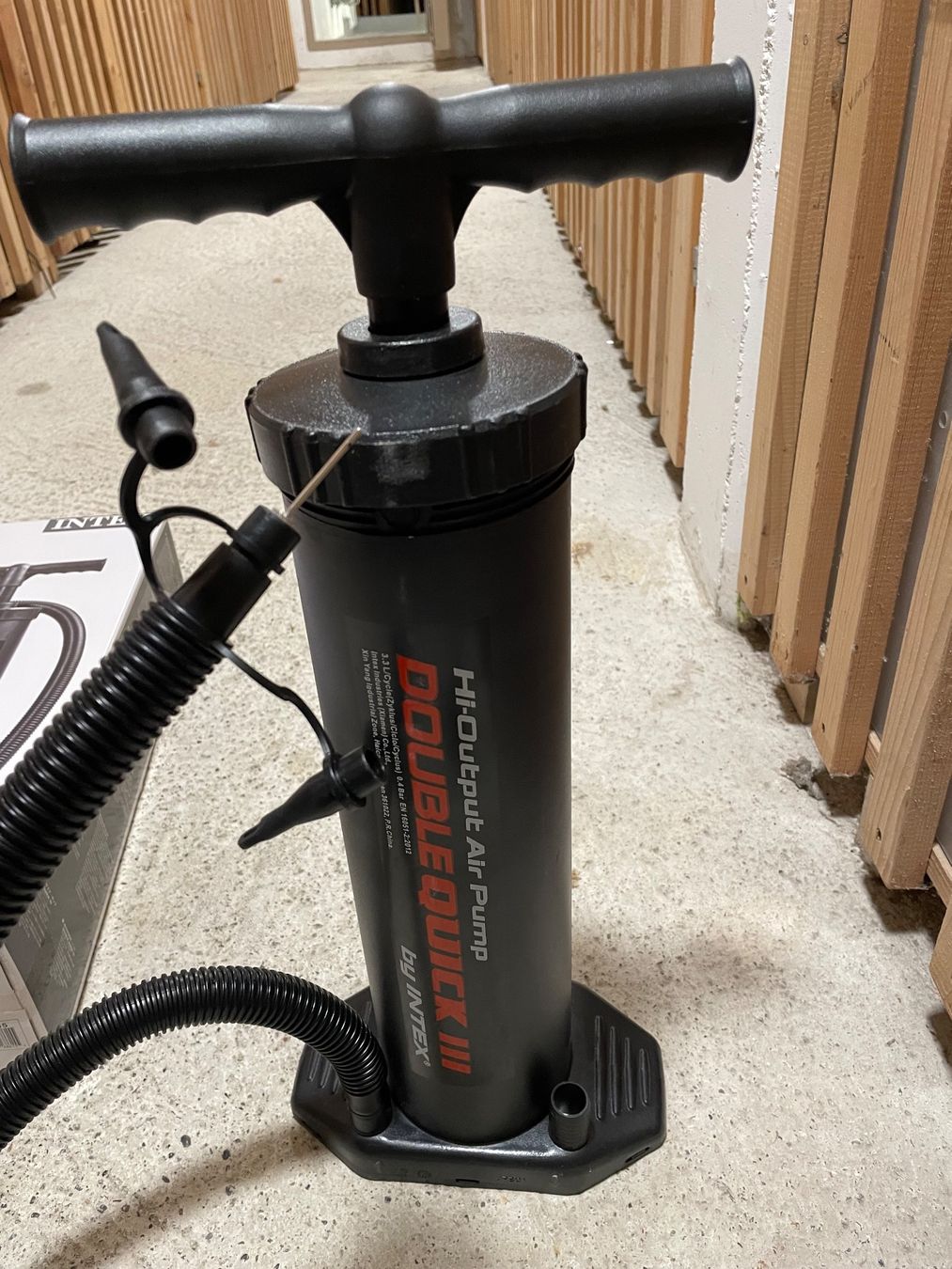 Intex Pompe: Intex Luftpumpe mit grossem Volumen Double Quick III – Usato da Brugg AG venduto da muh_p2nc 1