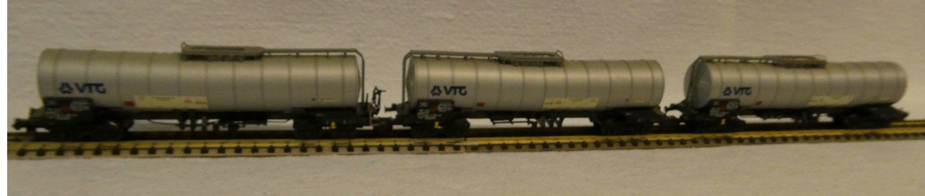 Trix Modellini di ferrovie: 3 Stk Minitrix Kesselwagen – Nuovo (secondo la descrizione) da Rupperswil venduto da Ropi03