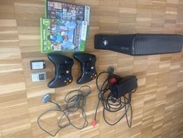 Xbox 360, 2 controllen mit batterie, 3 Spielen und Kanton