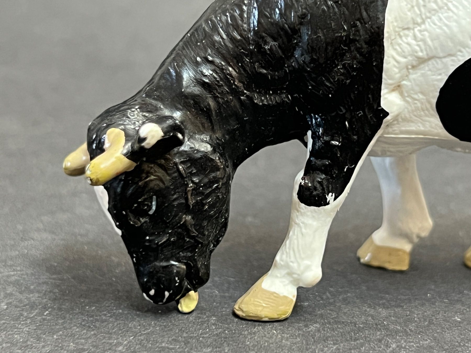 Schleich Statuette: Schleich Kuh 13207 grasend – Usato da Ennetbaden venduto da mapa05 2