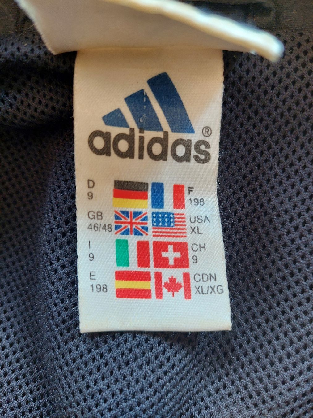 Adidas Giacche: Vintage Adidas Windbraker – Usato da Niedergösgen venduto da Lene1805 1