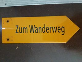 Wanderwegweiser "Zum Wanderweg"