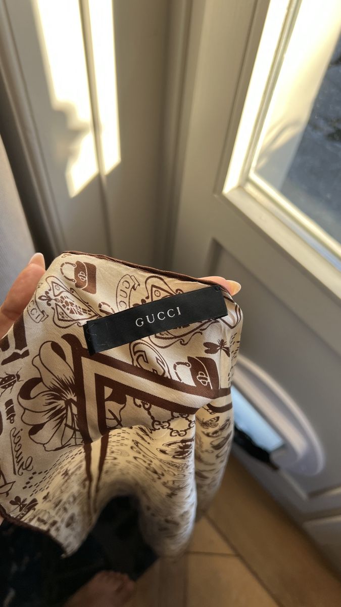 Gucci Foulard & Sciarpe: Seidenschal Gucci 90x90cm – Usato da Bern venduto da sheela3000 3