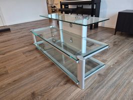 TV-Möbel aus Glas und Metall silberfarbig guter Zustand