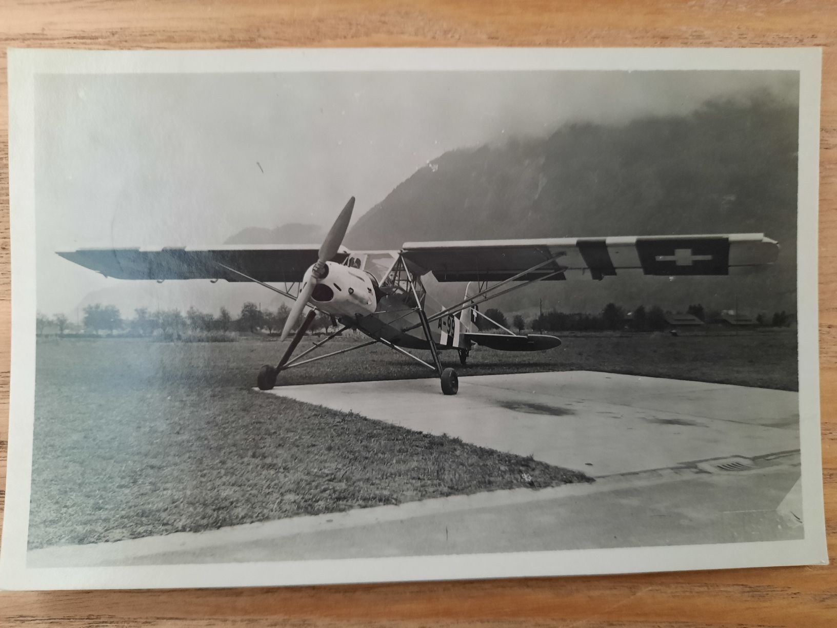 Cartoline postali: Ansichtskarte Flugzeug Fieseler Storch – Usato da Basel venduto da KTV