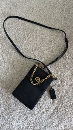 Schwarze Coach Tasche mit goldener Kette & Riemen neuwertig