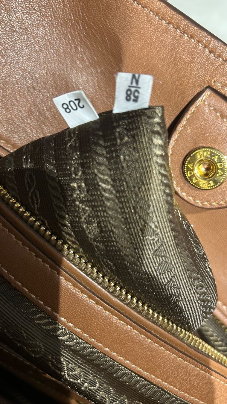 Prada Borse da donna: Beautiful Prada Leather Bag – Usato da Neuchatel venduto da ros_kkw2 8