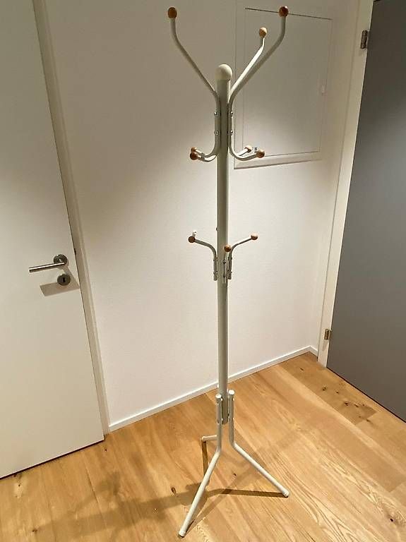 Garderobe: Garderobenständer Weiss/Eiche CHF 10 – Gebraucht aus Dübendorf von wys_v7lz