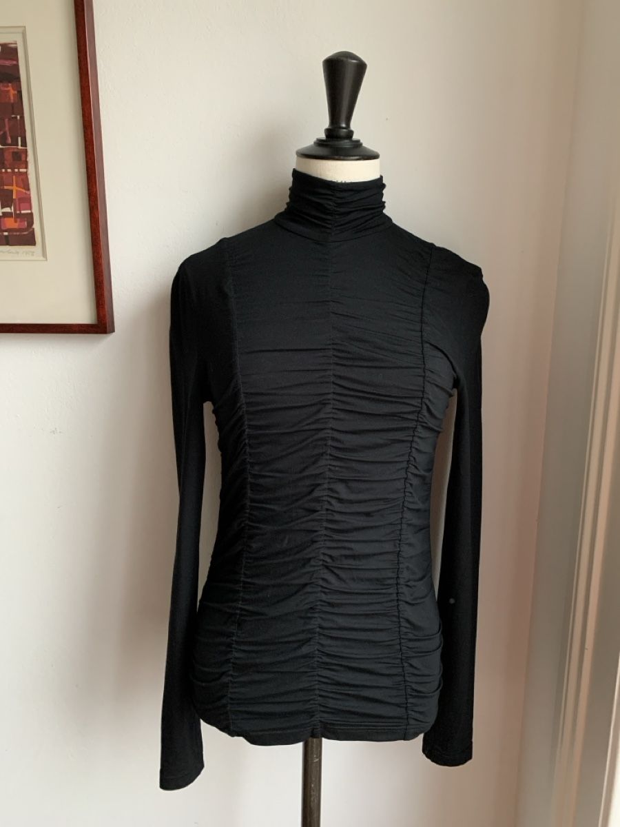 Akris Maglioni & Felpe: AKRIS: Exklusiver geraffter schwarzer Rollkragenpullover, 36 – Nuovo (secondo la descrizione) da Luzern venduto da designluzern 1