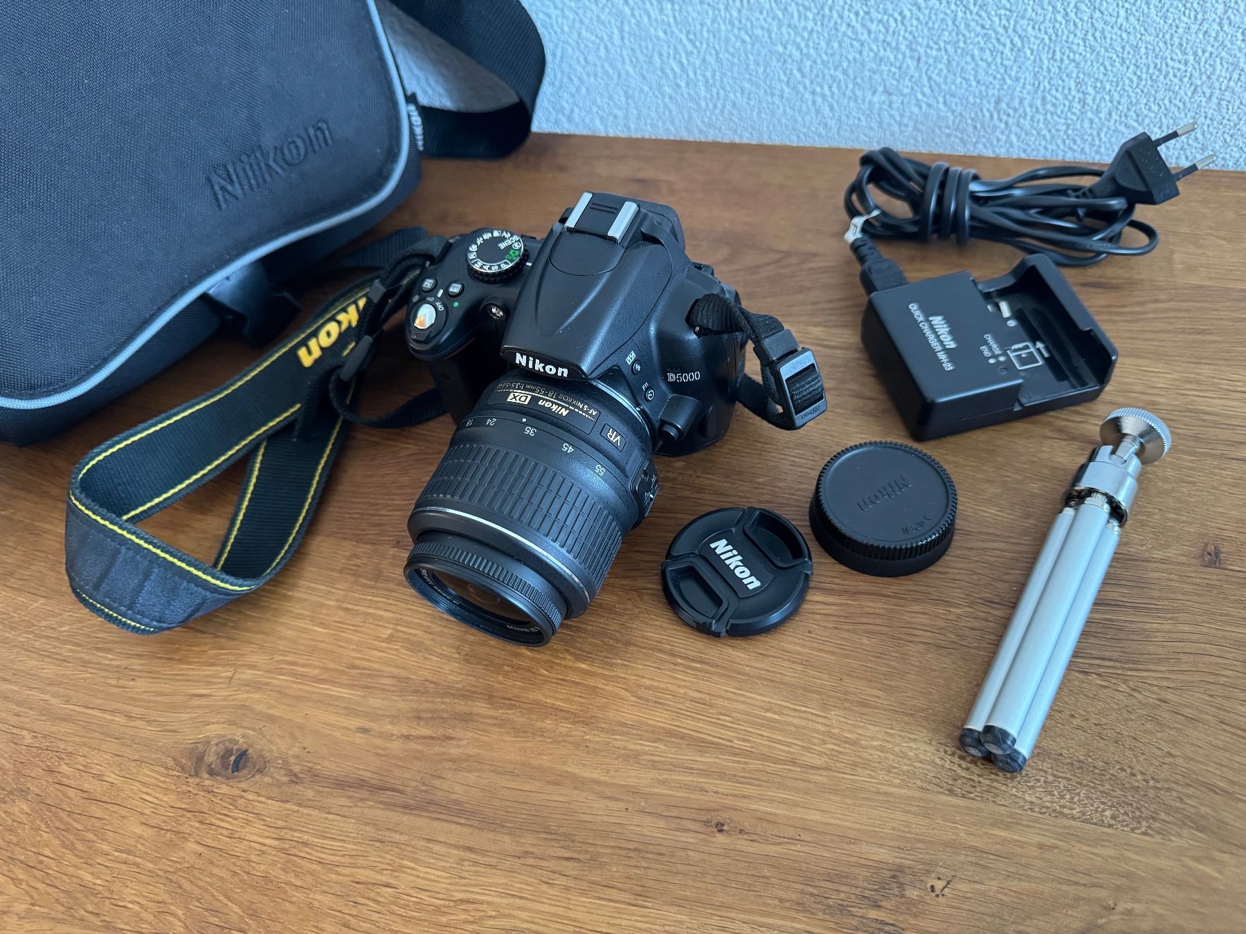 Nikon Fotocamera: Nikon D5000 mit 18-55 mm objektiv – Nuovo (secondo la descrizione) da Frauenfeld venduto da dilili 2