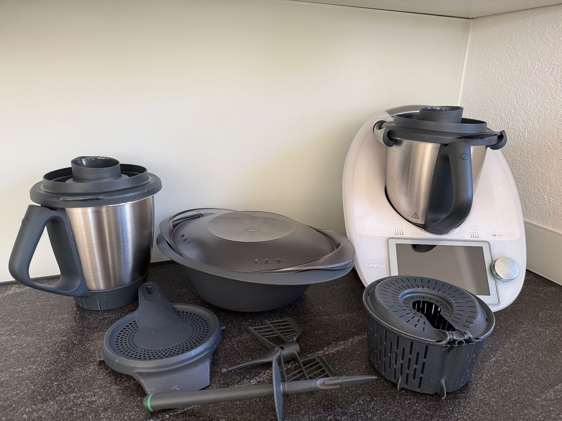 Küchengeräte: Thermomix TM6 mit 2 Mixtöpfen – Gebraucht aus Urdorf von Netbet