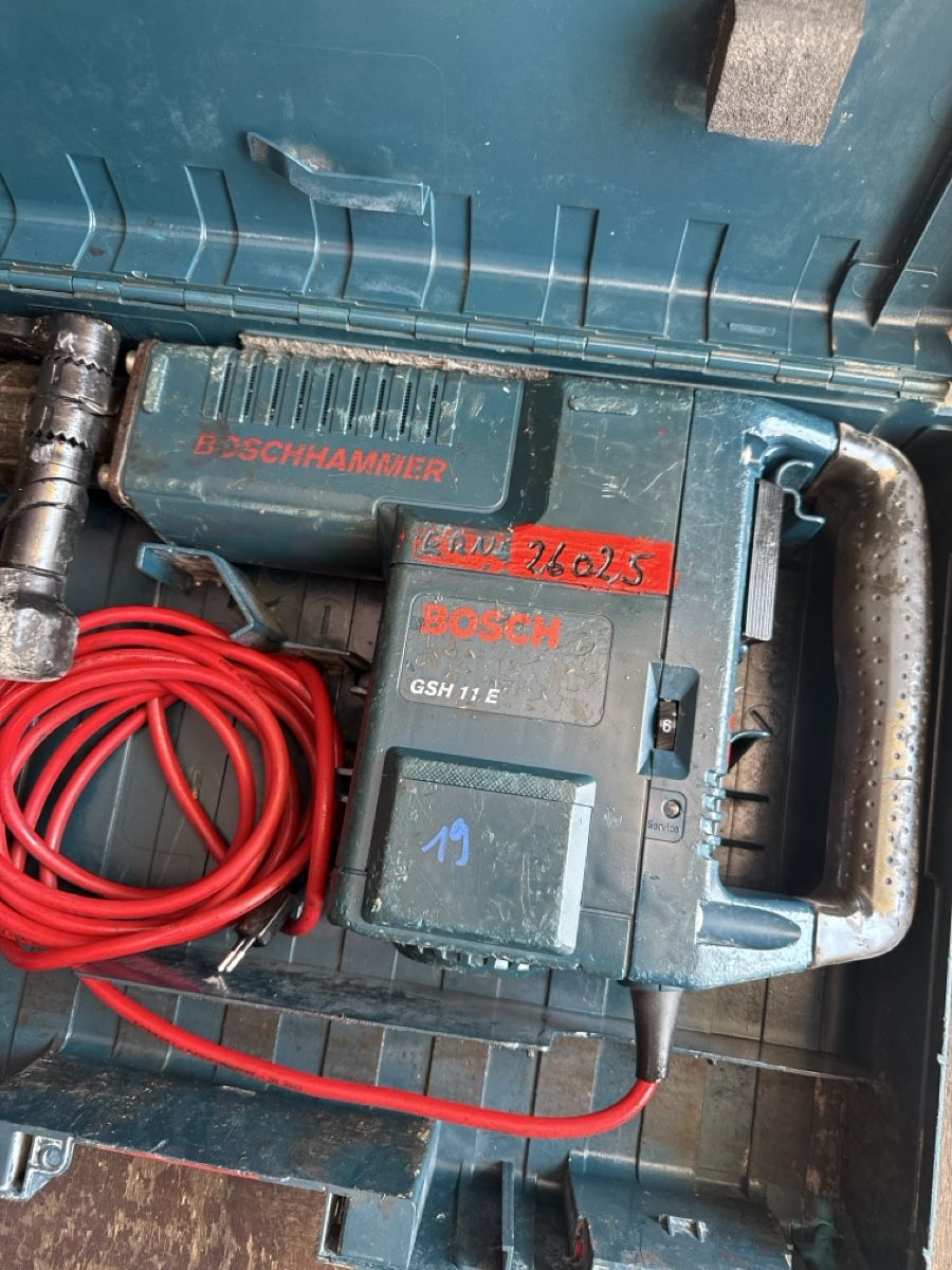 Bosch Tous les outils: BOSCH GSH 11 E Spitzhammer mit Koffer – D'occasion à Zofingen par merc212 1