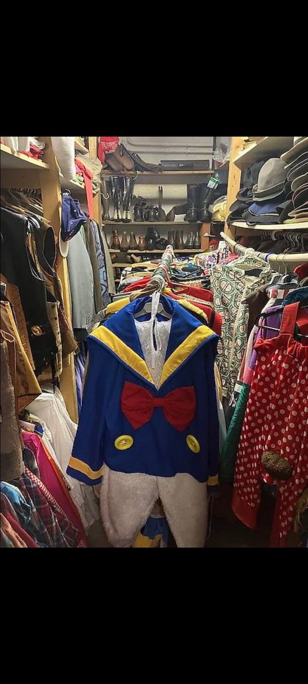 Lotti di vestiti: Grand inventaire location de costumes – Usato da St-George venduto da Samicha96 2