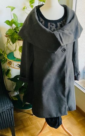 Merveilleux manteau original vert en laine marque BOHEMIA, L