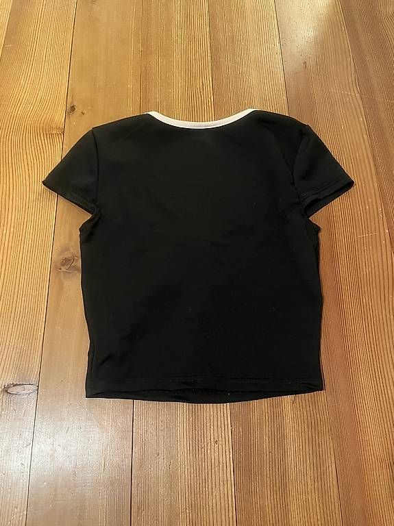 Camicette, T-shirt & Top: Schwarzes Top mit Schleife – Usato da bern venduto da celio777 1