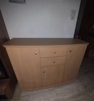 Commode en bois clair avec tiroirs et portes bon état