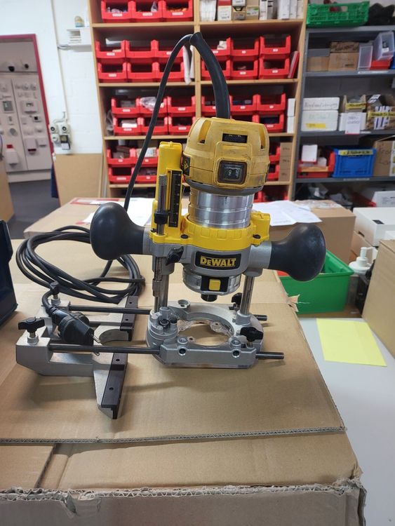 Dewalt Oberfräse D26203QS | Kaufen auf Ricardo