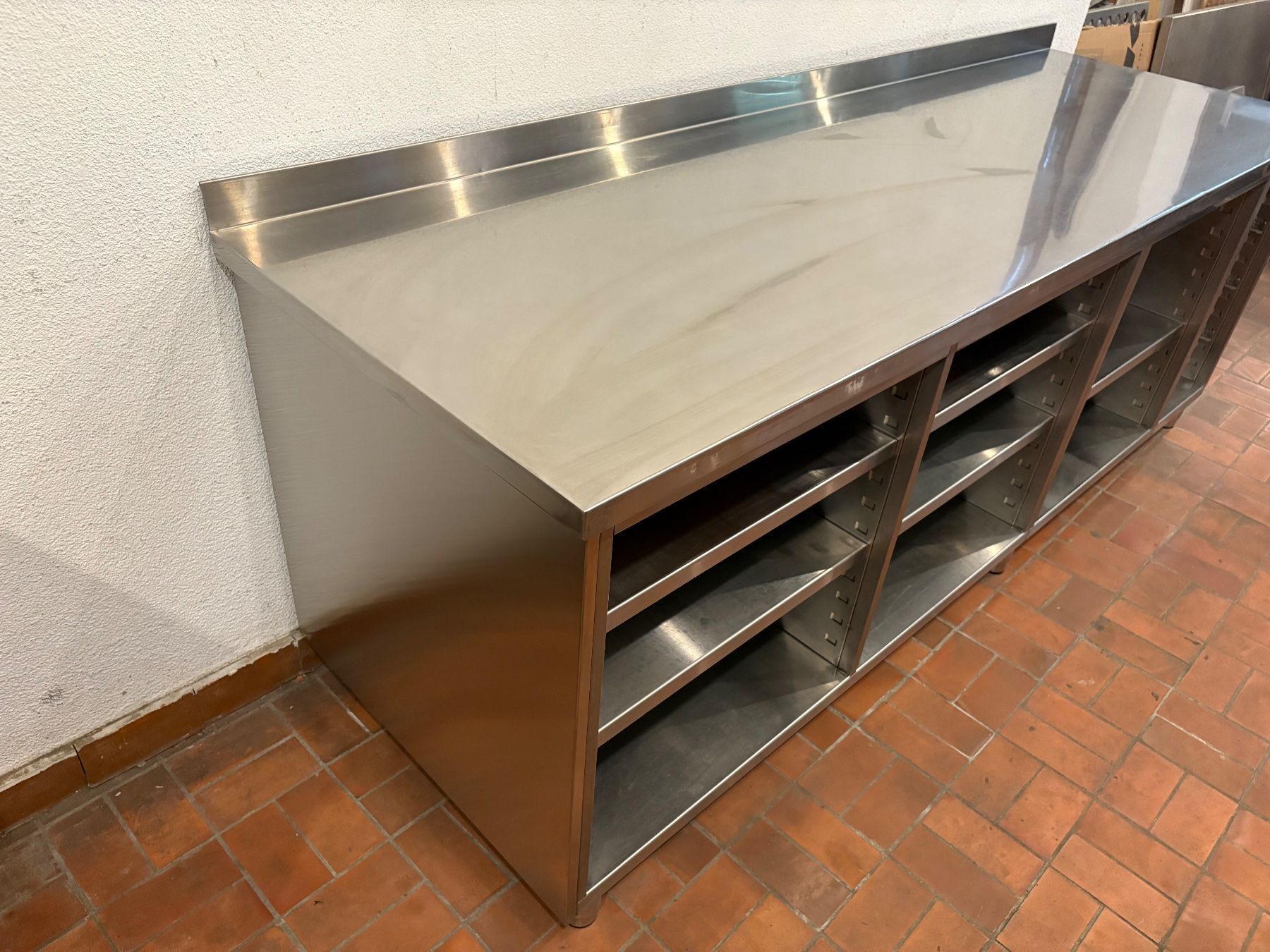 Cucine complete: Gastro Edelstahlmöbel Arbeitstisch – Usato da goldau venduto da G.app 4