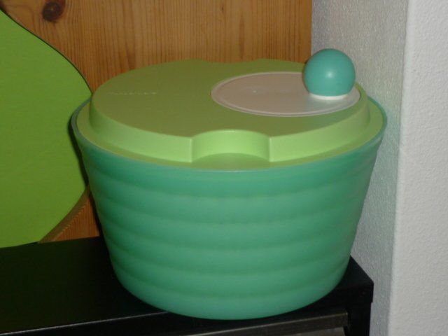 Tupperware Recipients et similaires: TUPPERWARE SALATSCHLEUDER  3 - 4 MAL GEBR. – D'occasion à St.Gallen par Anso 5