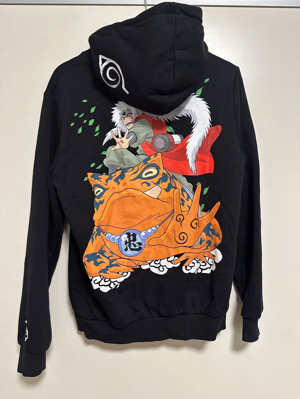 Bershka Maglioni & Felpe: Bershka Hoody mit Naruto Gr. M – Usato da Basel venduto da iulia_haul