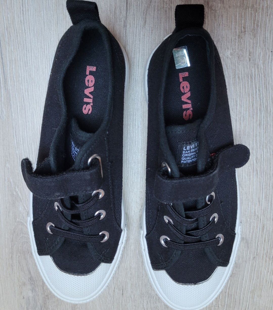 Levi's Scarpe da uomo: Levi's Kinder Schuhe, Gr. 35, neu, schwarz – Nuovo (secondo la descrizione) da Münchenstein venduto da sun_mx9b