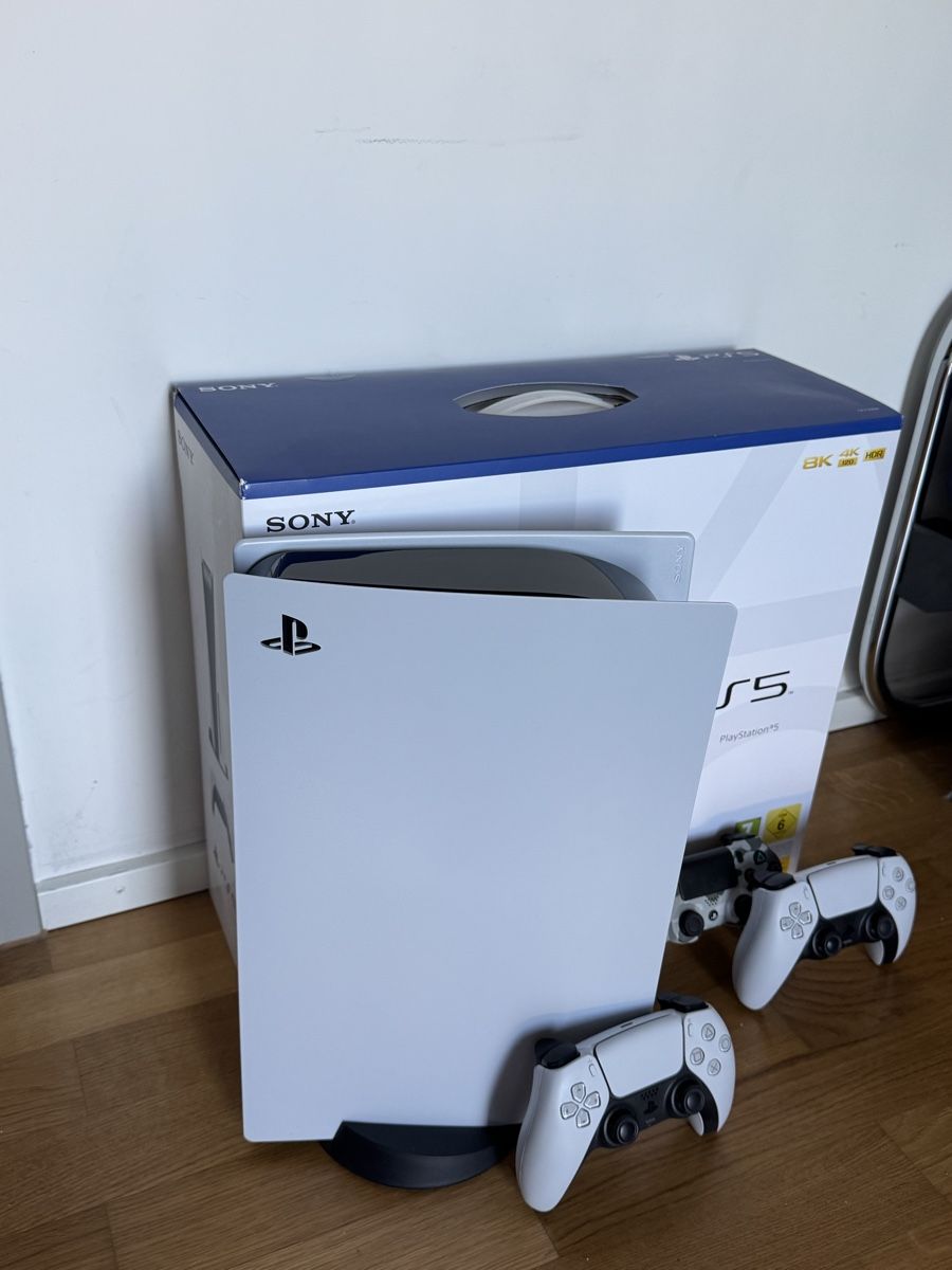 Sony Console: PS5 Disk Edition mit 3 Controllern und OVP – Usato da Zürich venduto da tim_t6kb 1