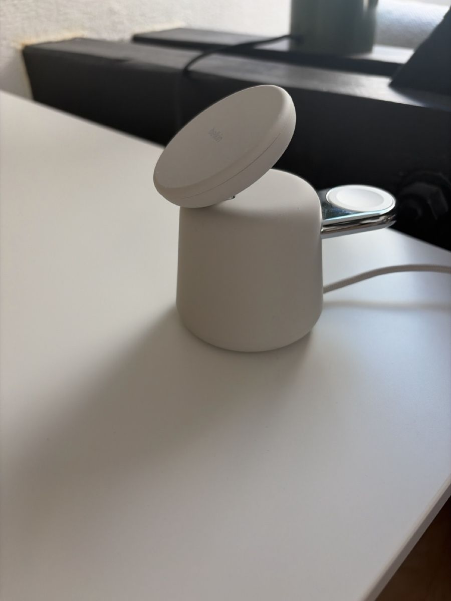 Belkin Caricabatterie: Wireless Magsafe Charger 2in1 – Nuovo (secondo la descrizione) da St.Gallen venduto da SU2 1