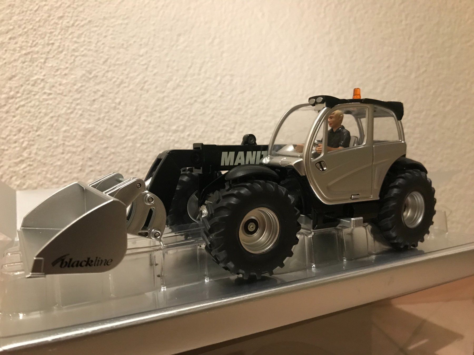 Manitou Caricatori: SIKU Manitou MLT840 Teleskoplader – Nuovo e nell'imballaggio originale da Kreuzlingen venduto da Stefan1150