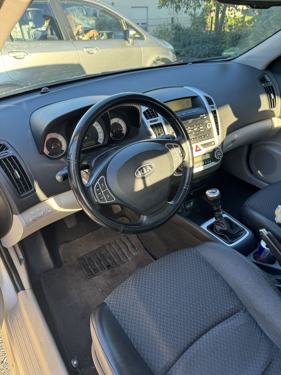Kia Autos: Kia ceed 1.6 diesel  – Gebraucht aus Thun von val_8b9d 3