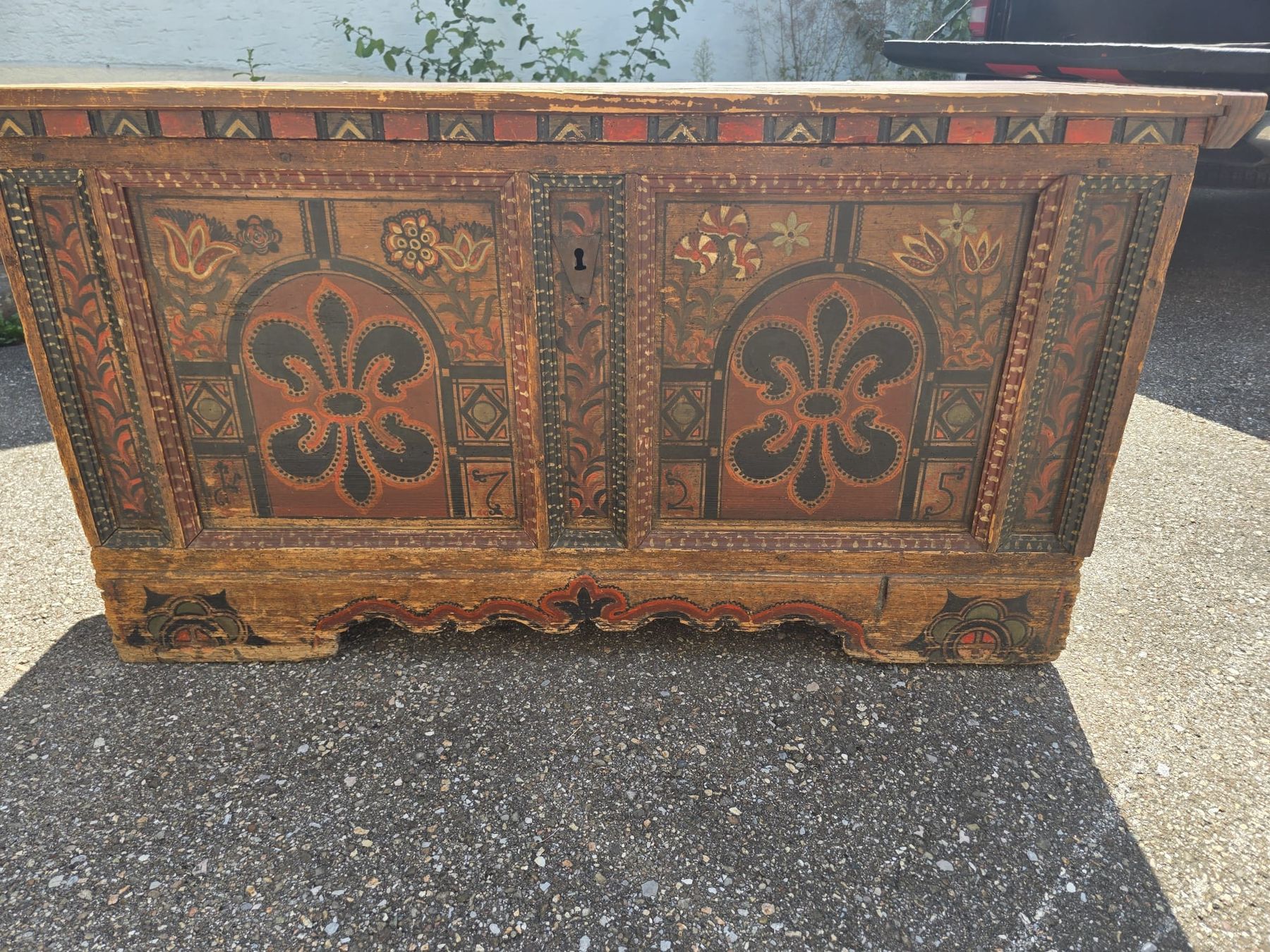 Truhen: Sehr alte Holztruhe – Gebraucht aus Hasle LU von Auctions_Hunters 2