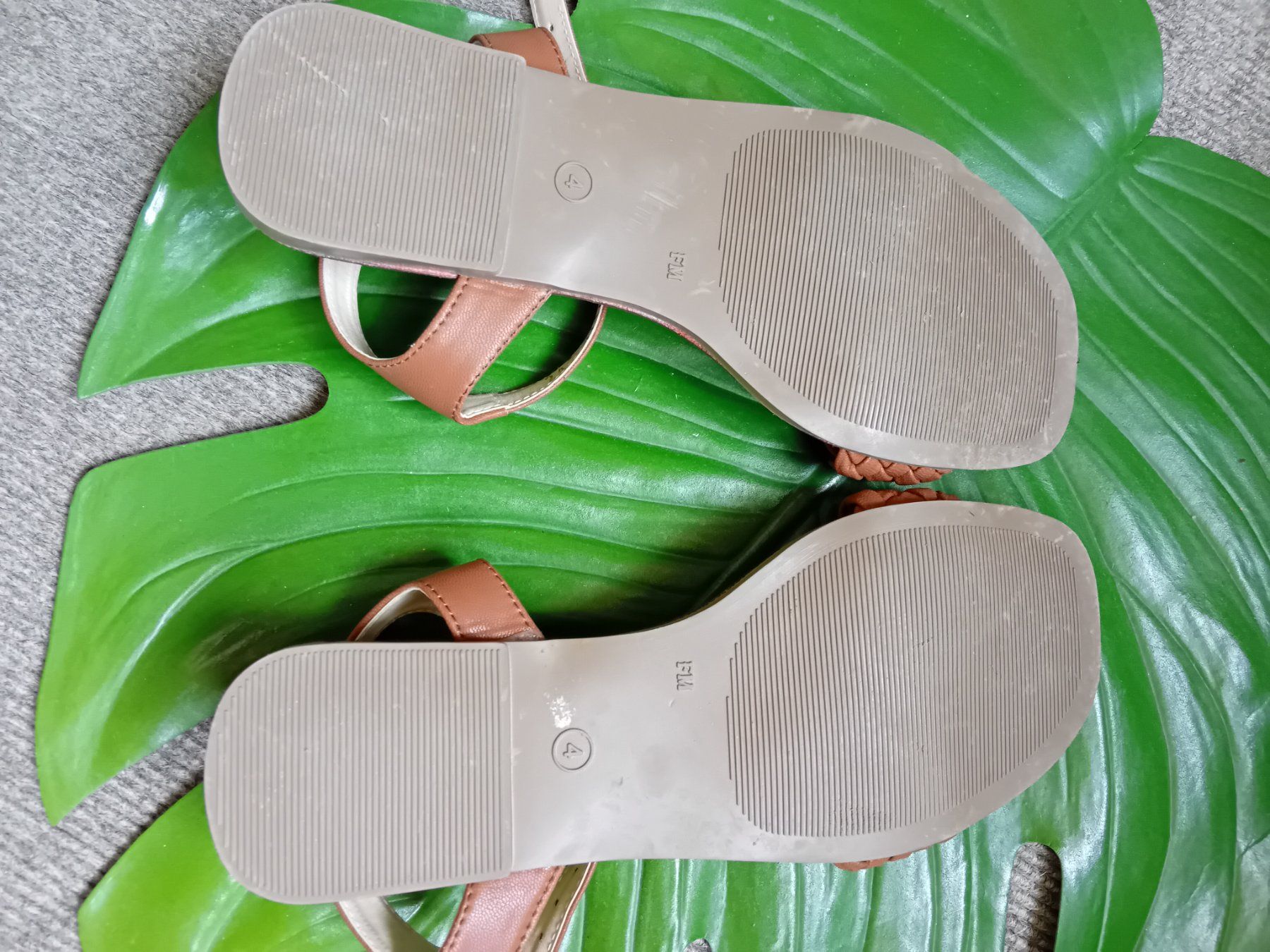 Damenschuhe: Stylische SCRUPULOS Sandalen Gr.37 – Neu und originalverpackt aus Rüthi (Rheintal) von titlis07 2