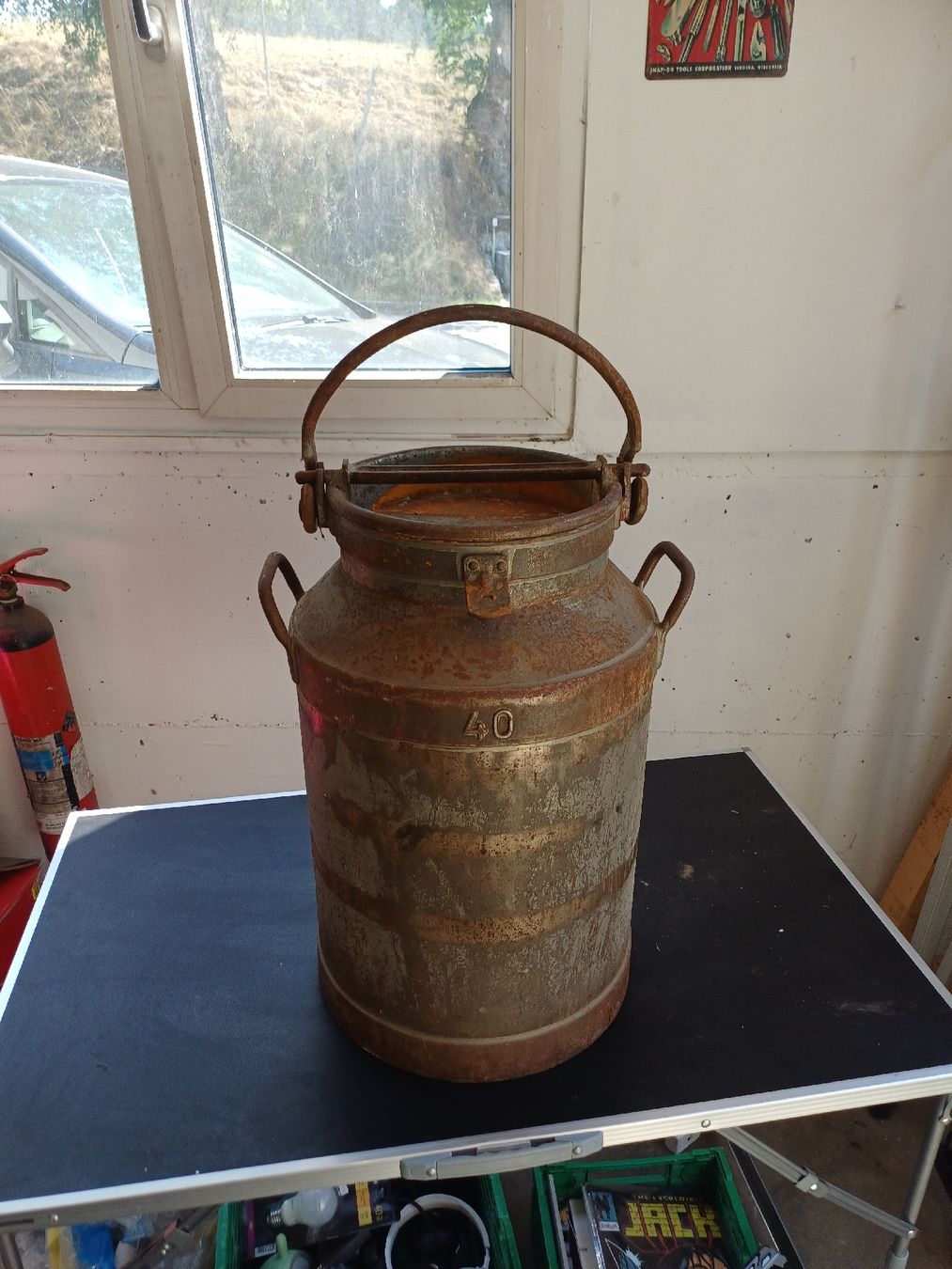 Alle Dekorationen: Eiserne Milchkanne 40 Liter – Defekt aus Wangenried von Recycler94