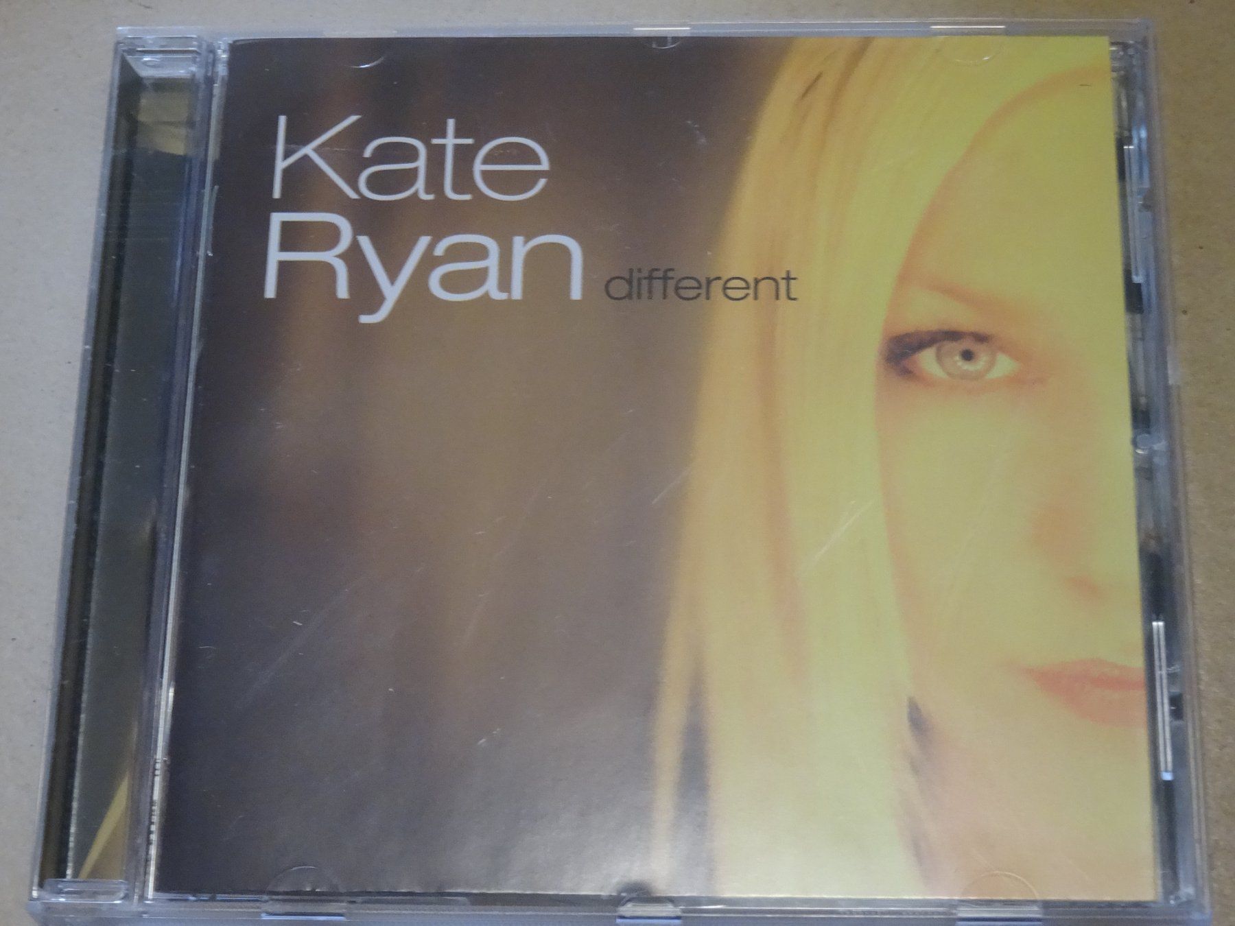 CDs: CD Album Kate Ryan Different – Gebraucht aus Olten von Disc-Ausverkauf
