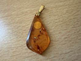 Bernsteinanhänger mit Einschlüssen 3.6g