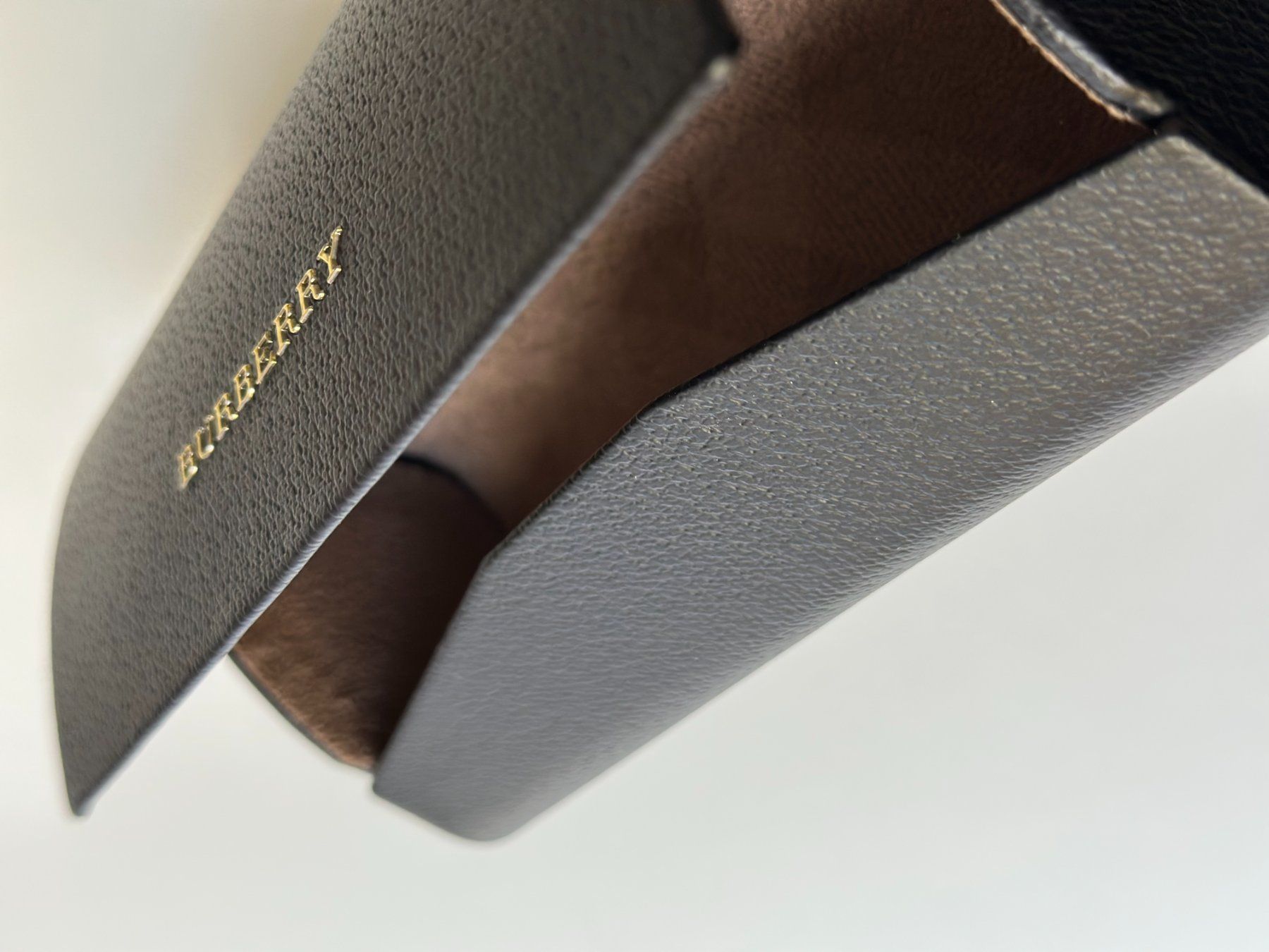 Burberry Sonstige Kleidung & Accessoires: BURBERRY - Étui pour lunettes + chiffon – Neu (gemäss Beschreibung) aus Genève von Reveur 6